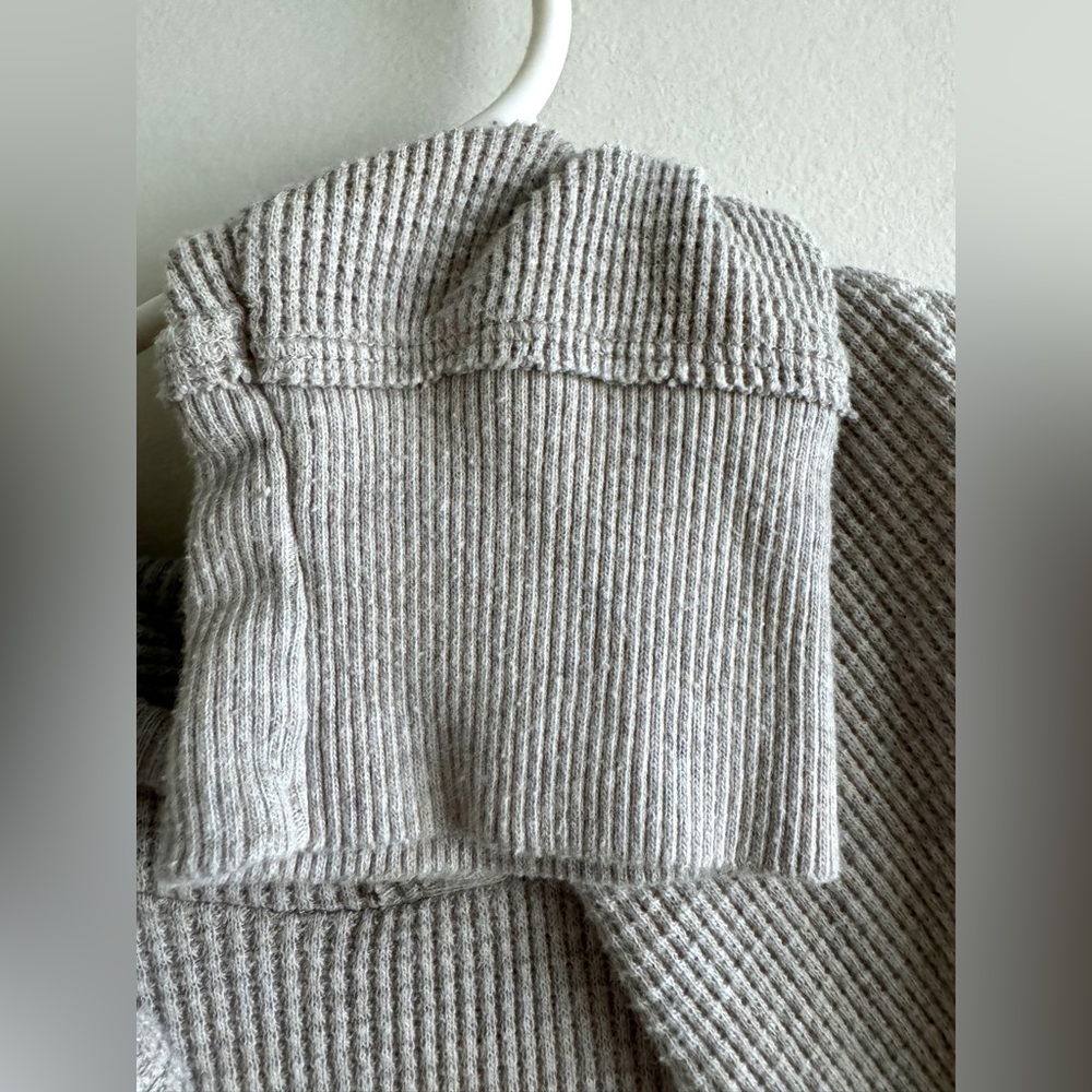 ARITZIA TNA Nevado Waffle Hooded Thermal Sweater, Ashen Grey, Medium - Picture 7 of 7